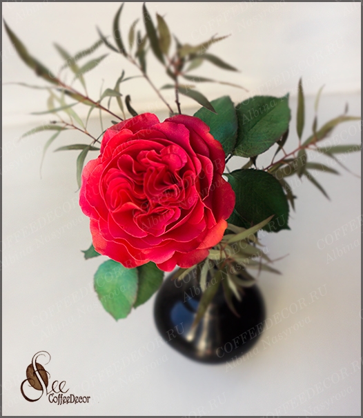 Красная пионовидная роза из зефирного фоамирана