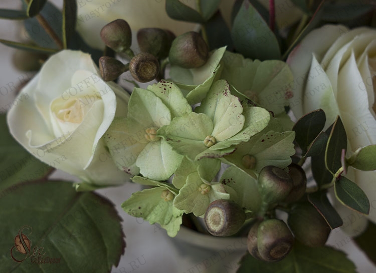 Пионовидные розы (розы Дэвида Остина) из зефирного фоамирана, гортензия, эвкалипт из иранского фоамирана и плоды (ягоды) эвкалипта из шелкового фоамирана