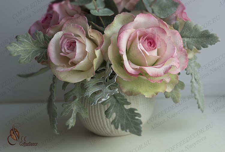 Интерьерная композиция из фоамирана: розы и эвкалипт, фото №4