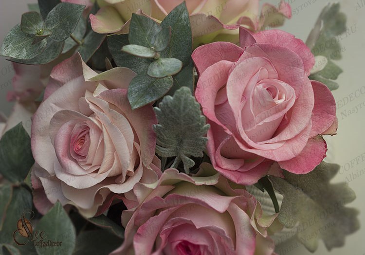 Интерьерная композиция из фоамирана: розы и эвкалипт, фото №7