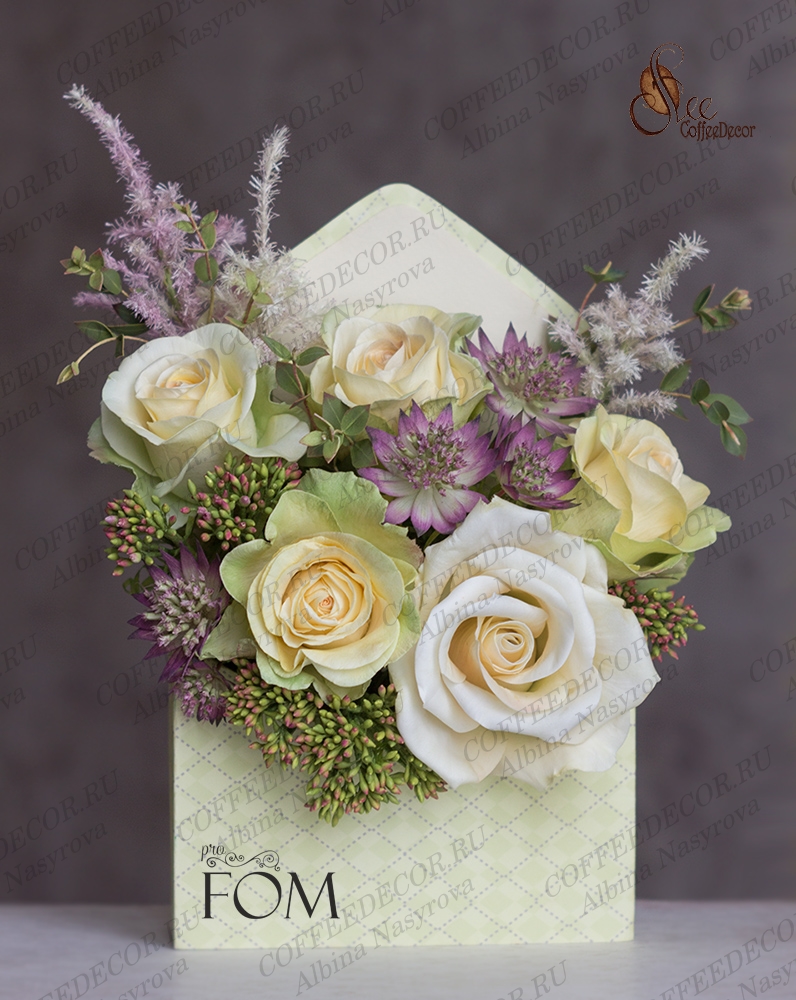 Конверт с цветами из фоамирана (розы, астранция, очиток, эвкалипт)